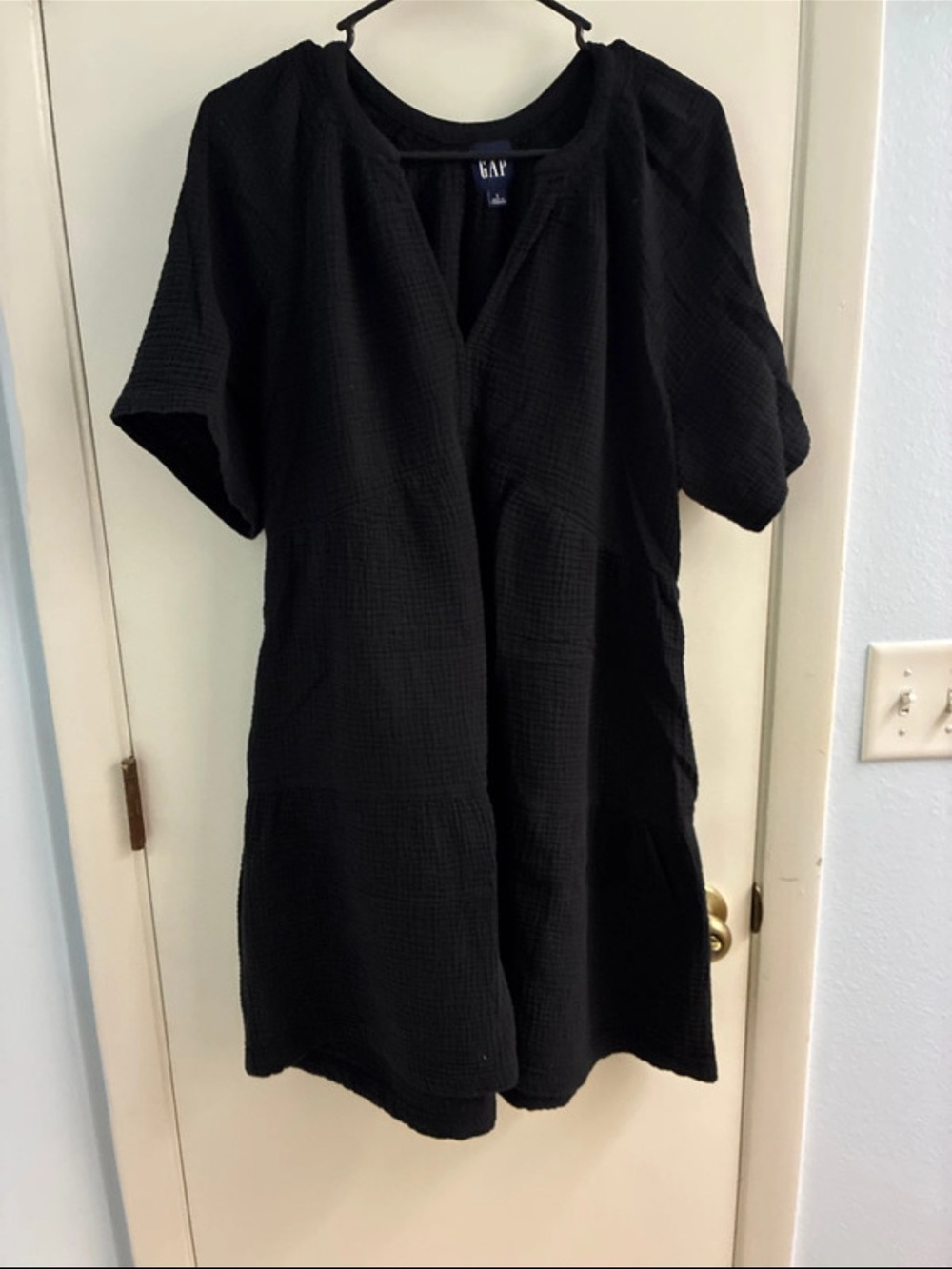 GAP Black Short-Sleeve Lightweight Dress with pockets